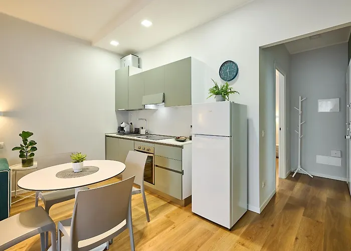 Leila's Forever - アパート *