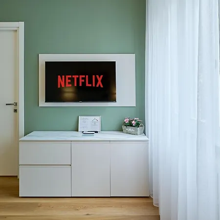 Leila's Forever - * بيرغامو