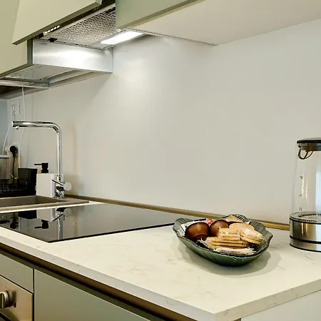 Leila's Forever - Apartment *