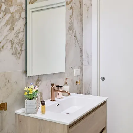 Leila's Forever - Apartment